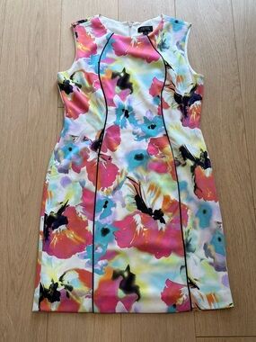 BNWOT Watercolor Floral Sheath Vibrant Statement Print Cocktail Wedding Guest